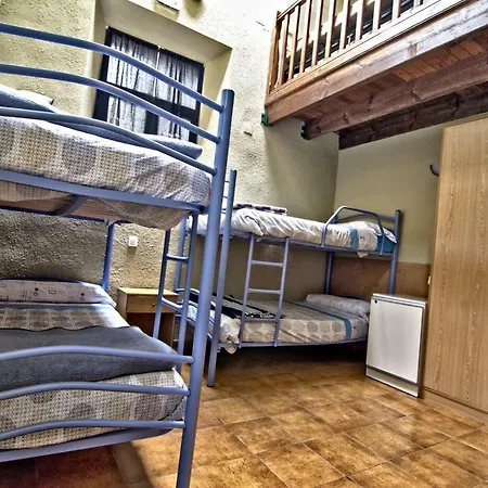 Hostel Juvenil De Bustiello *