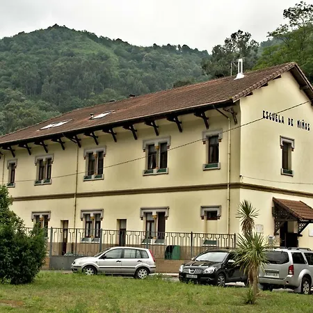 Juvenil De Bustiello Hostel