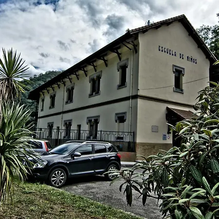 Juvenil De Bustiello Hostel