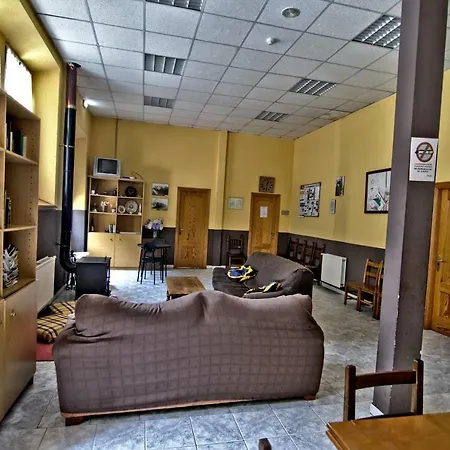 Hostel Juvenil De Bustiello