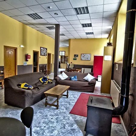 Juvenil De Bustiello Hostel