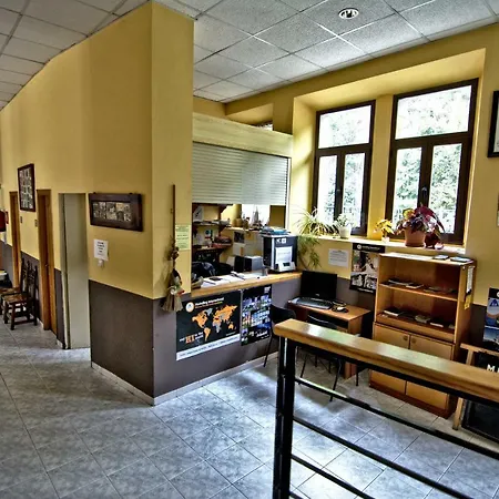 Hostel Juvenil De Bustiello *